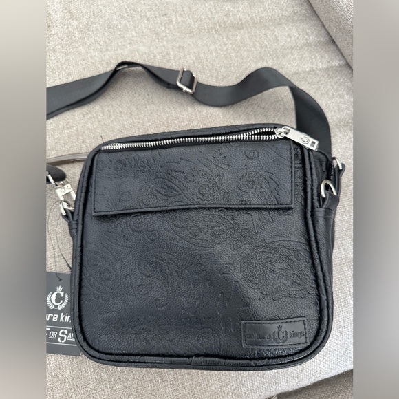 Culture Kings Black Embossed Faux Leather Hydration Crossbody Bag 18 oz NWT - Picture 1 of 11